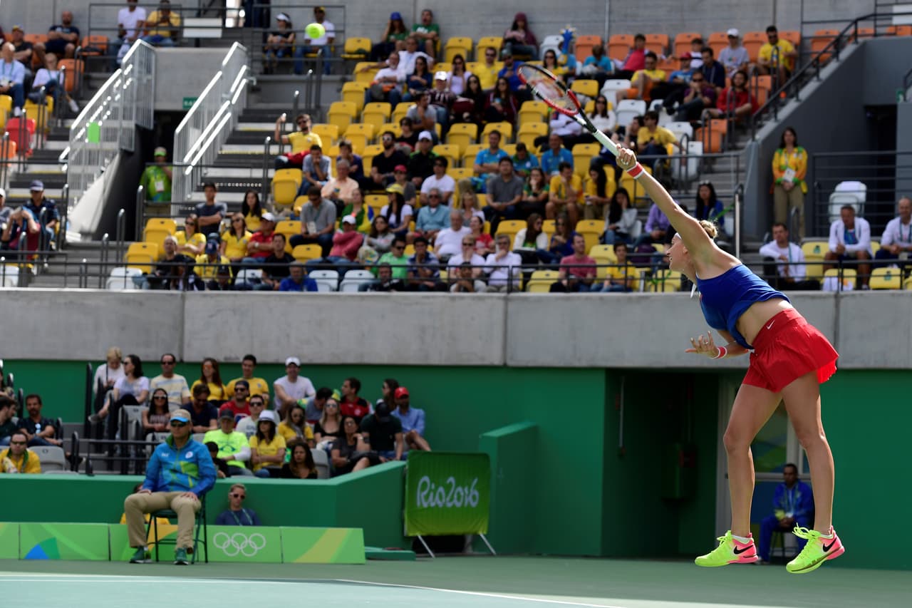 La checa recetó cuatro aces y 20 puntos ganadores para ponerse 5-0 arriba en el segundo.