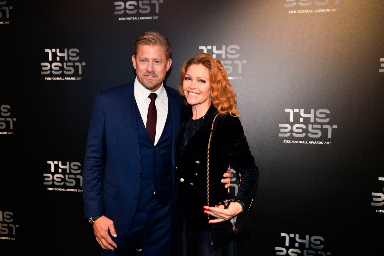 El exarquero danés Peter Schmeichel entregó el premio al Mejor arquero.