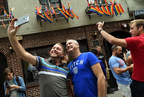 NY celebra la decisón de legalizar el matrimonio gay en todo el país.
