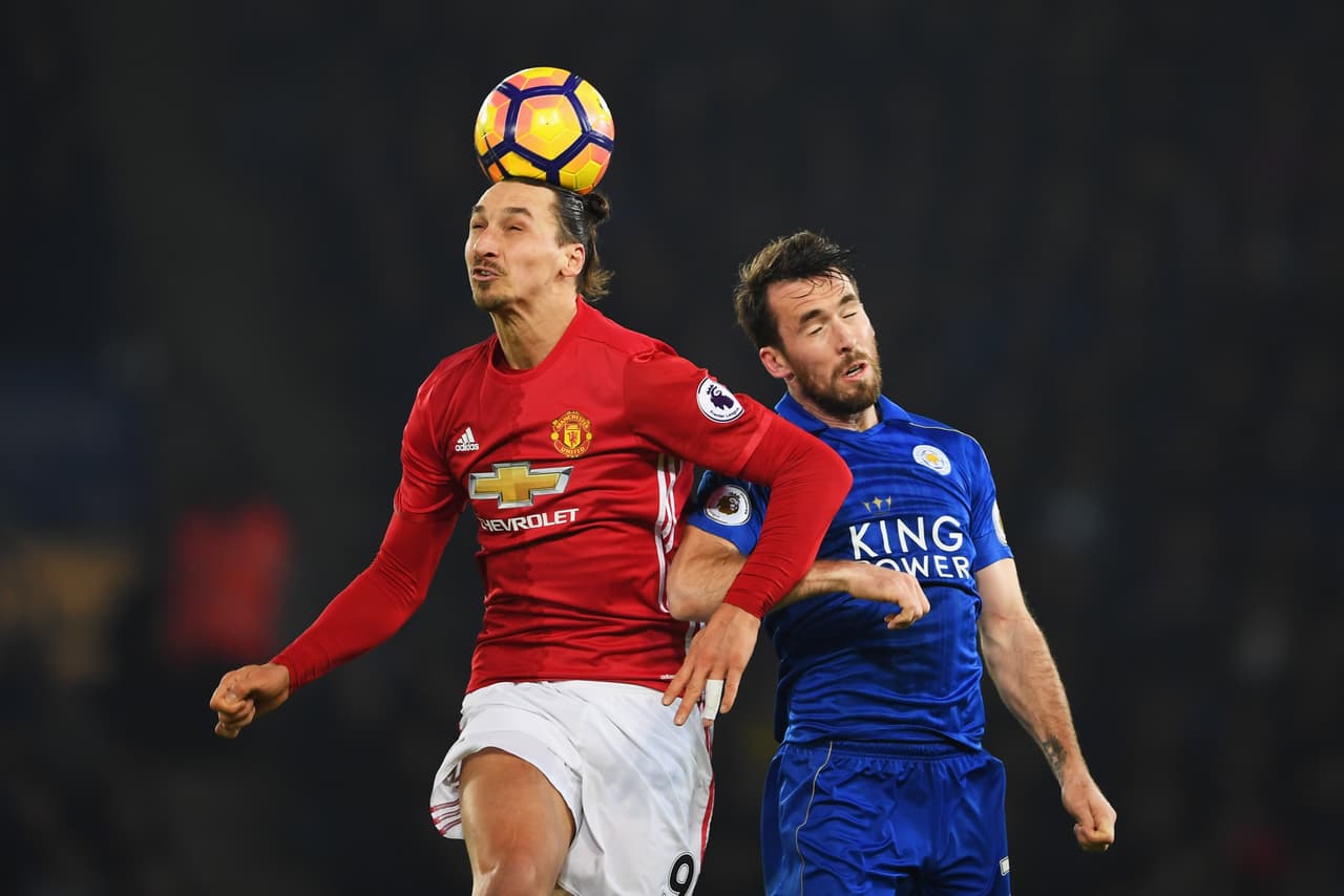 Zlatan Ibrahimovic no solo rechazó las ofertas de China sino que critió a los futbolistas que deciden partir hacia el balompie de ese país.