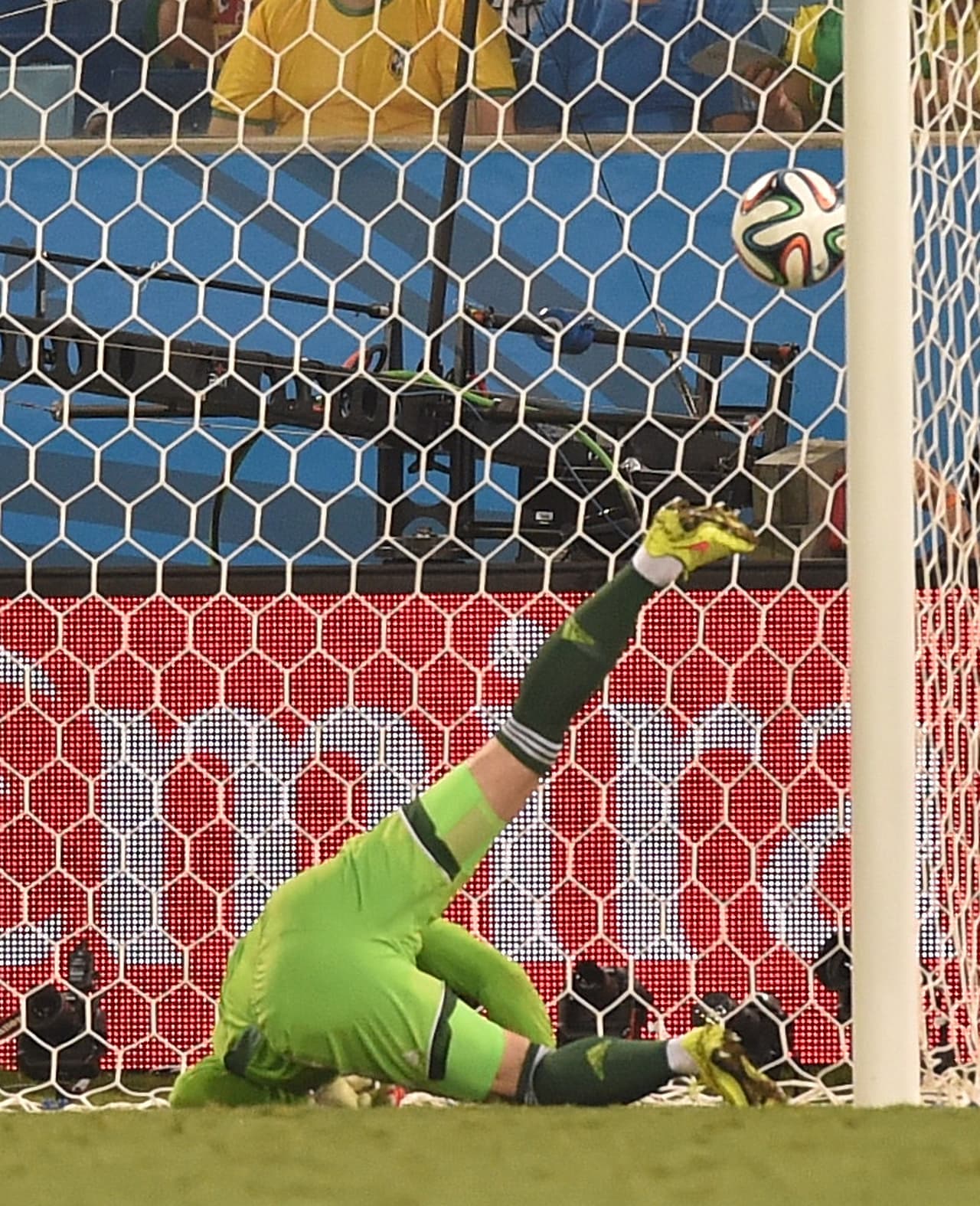 Con gol de Kerzhakov, Rusia logró igualar a unos ante un rival que también caería eliminado en fase grupal.