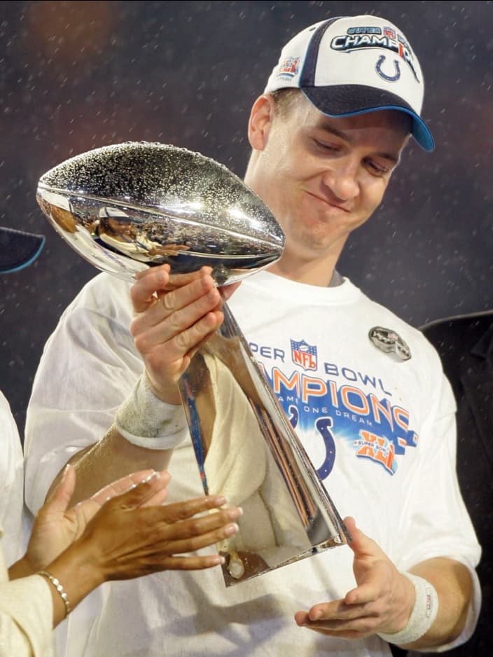 Su primer Vince Lombardi cuando los Colts derrotaron 29-17 a los Chicago Bears en el Super Bowl XLI en el Dolphin Stadium de Miami el 4 de febrero del 2007.