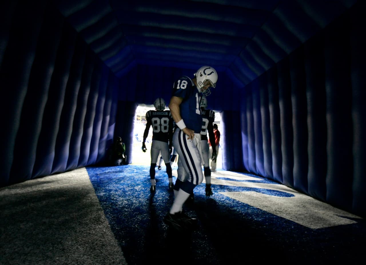 Esperando en el túnel para salir al emparrillado para enfrentarse a los Chiefs en el juego de Comodines AFC en el 2007.