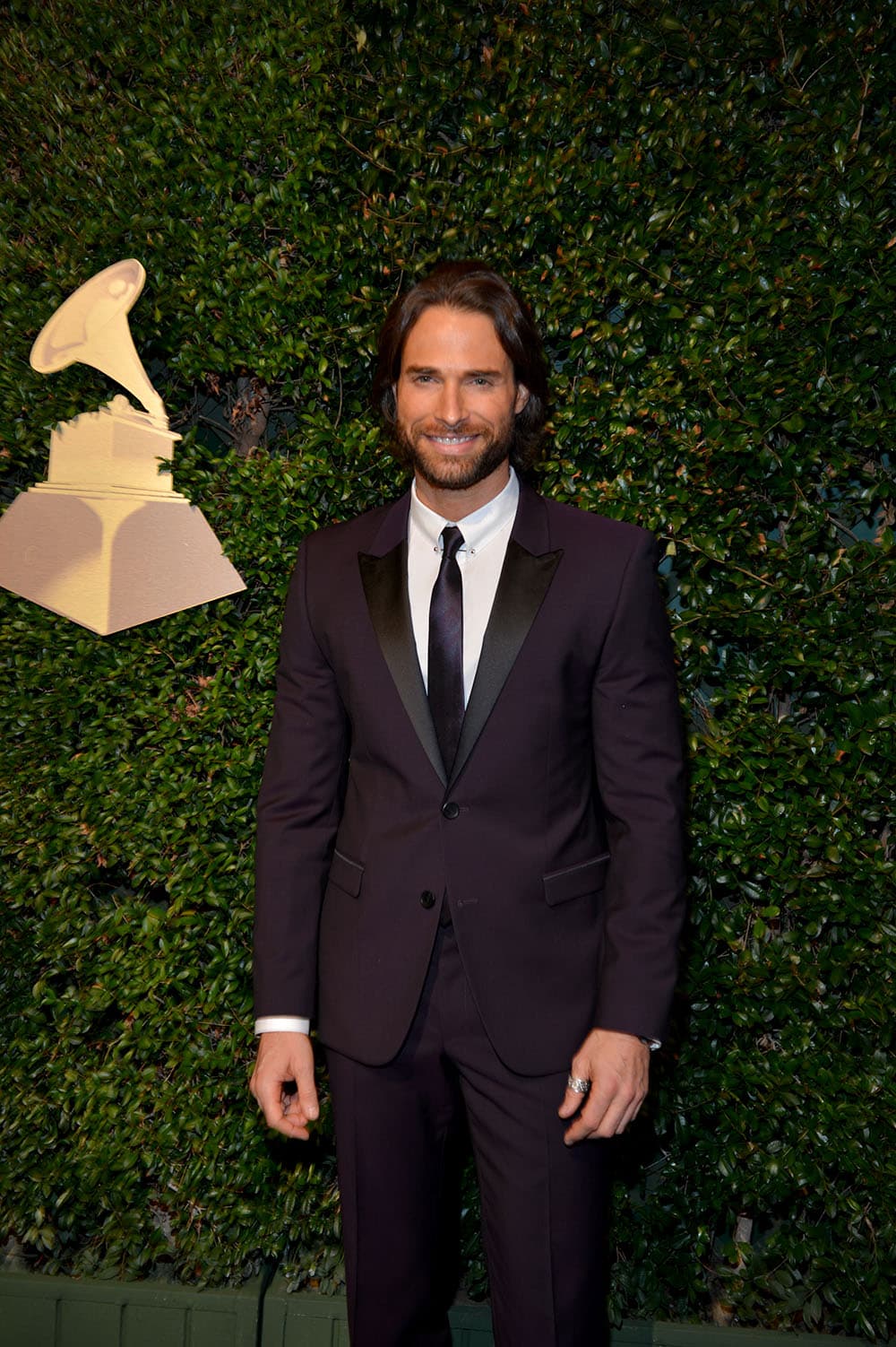 <span class="cms-h3-H3"><b>8.</b></span> De la misma forma, Sebastián Rulli contará con su ejército de fanáticas, las cuales lo apoyarán en este importante debut como conductor de Latin GRAMMY.