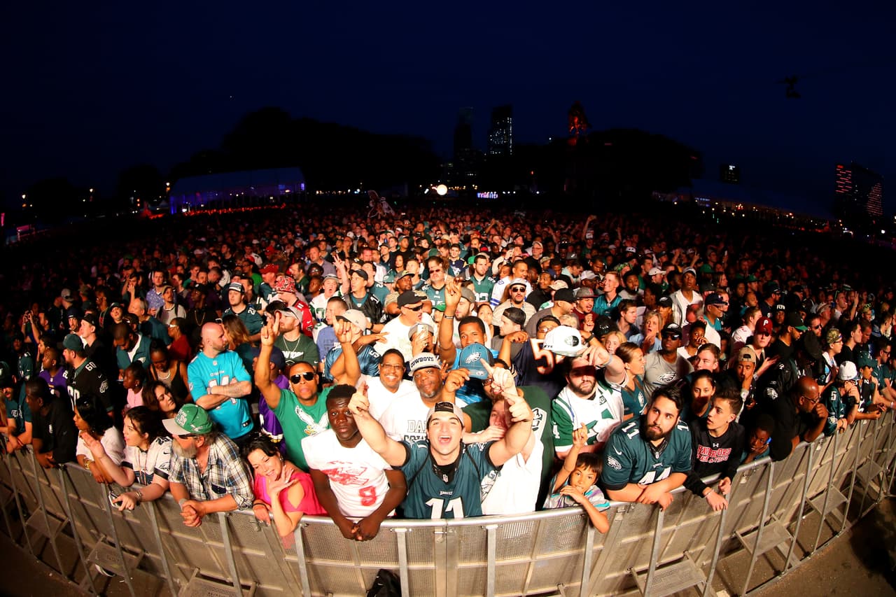 PHILADELPHIA, PA - APRIL 27: Eagles fans cheer prior to their #14 overall pick by the Philadelphia Eagles (from Vikings) during their during the first round of the 2017 NFL Draft at the Philadelphia Museum of Art on April 27, 2017 in Philadelphia, Pennsylvania. (Photo by Mitchell Leff/Getty Images)