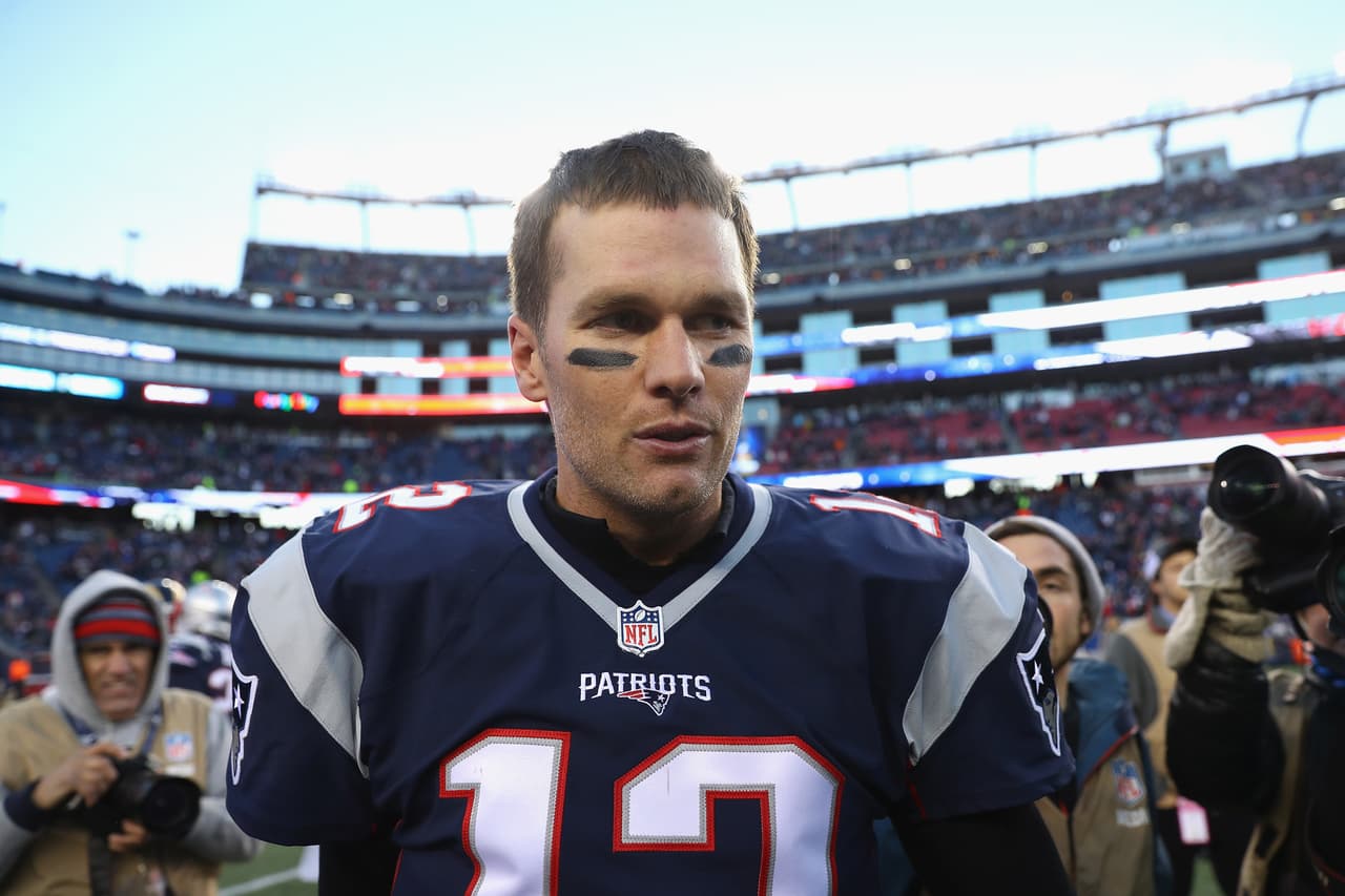 Este año los ojos estarán puestos sobre Tom Brady, quarterback de los Patriots. Brady, de 39 años de edad es uno de los mejores futbolistas americanos de la historia. Ha ganado cuatro Super Bowls y ha sido elegido el jugador más valioso del Super Bowl en tres ocasiones. Brady juega con los Patriots desde 2000.