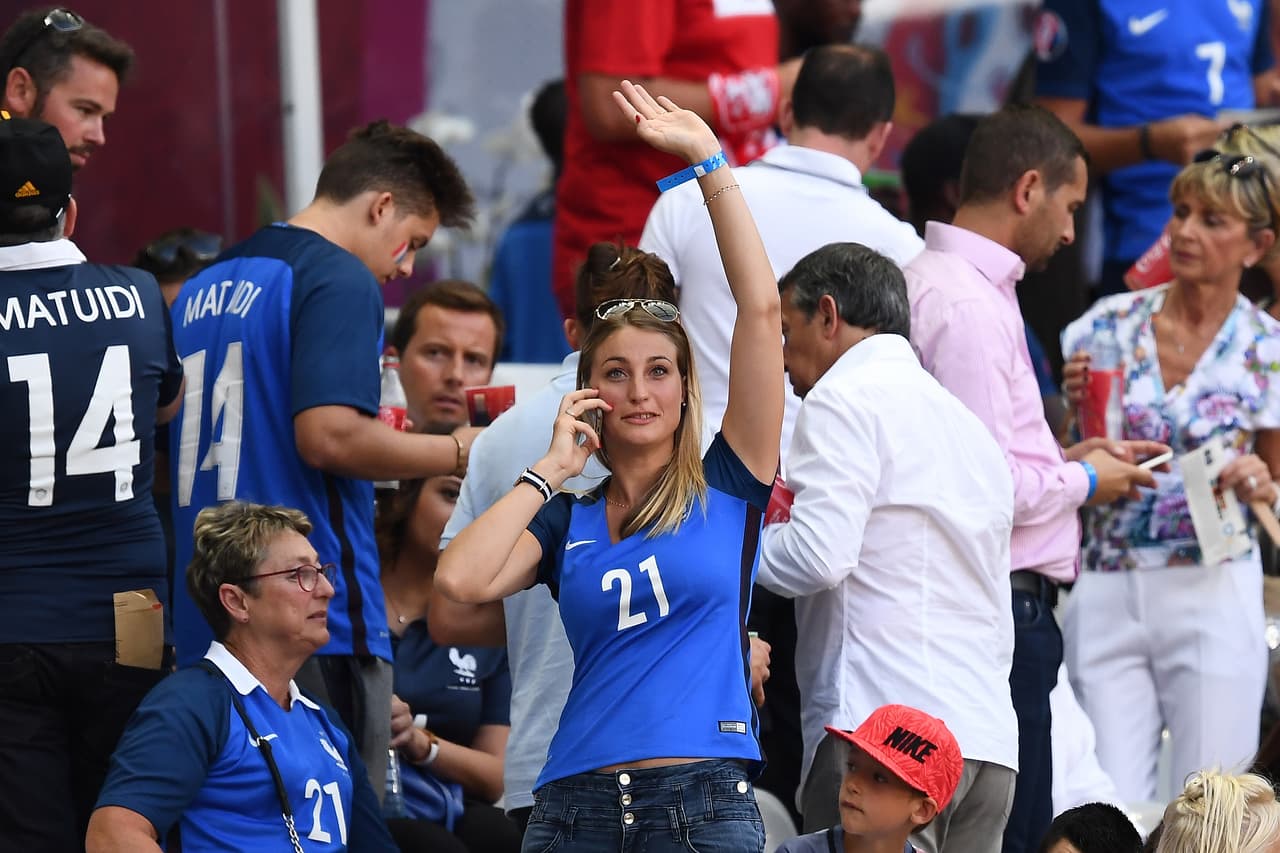 Ellas dieron el toque bello en la final Portugal vs. Francia durante la Eurocopa 2016.