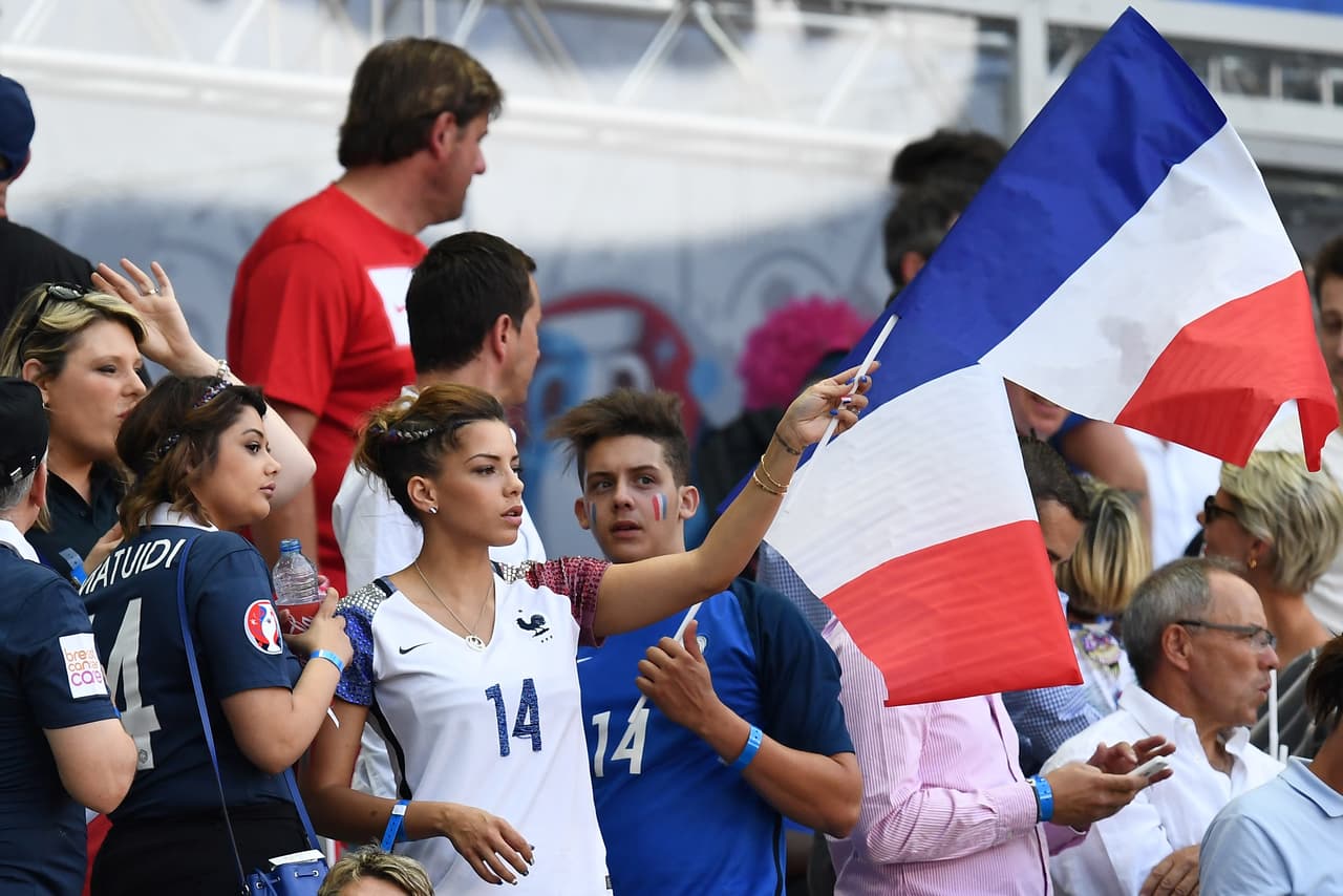 Ellas dieron el toque bello en la final Portugal vs. Francia durante la Eurocopa 2016.
