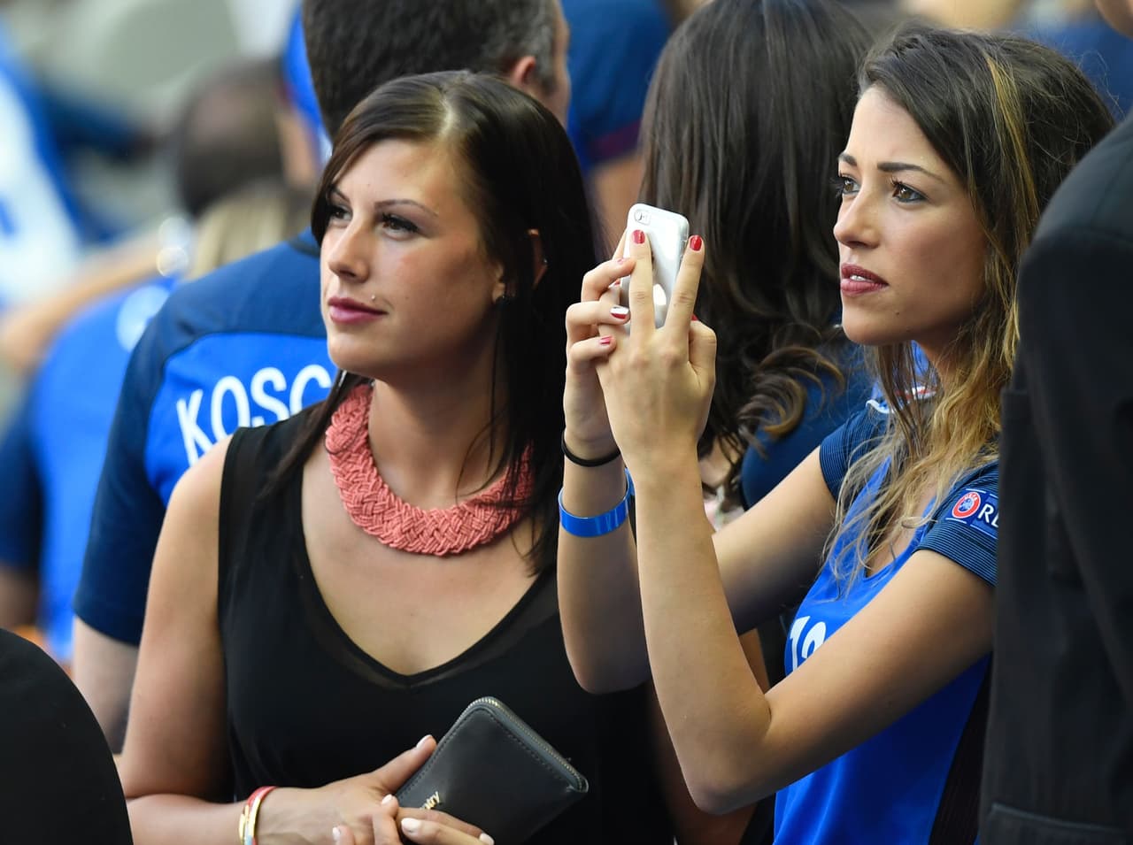 Ellas dieron el toque bello en la final Portugal vs. Francia durante la Eurocopa 2016.