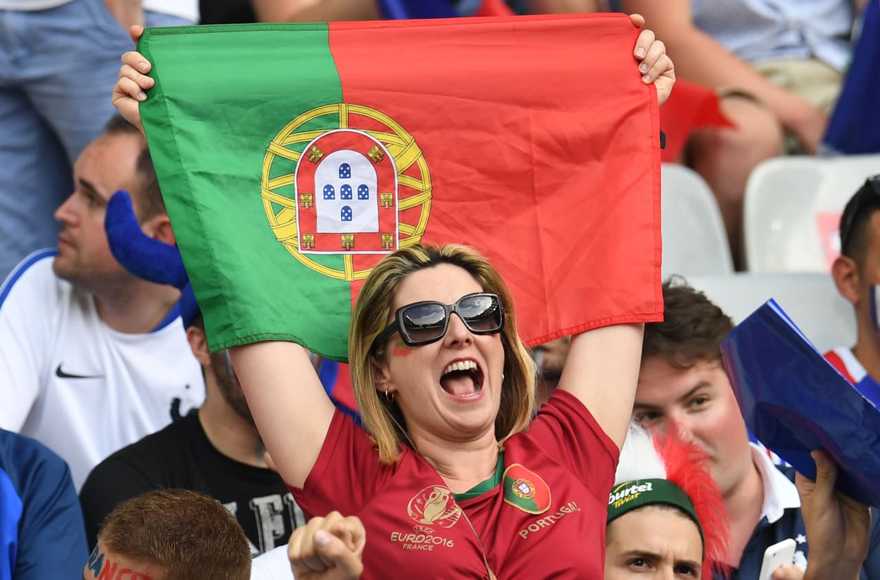 Ellas dieron el toque bello en la final Portugal vs. Francia durante la Eurocopa 2016.