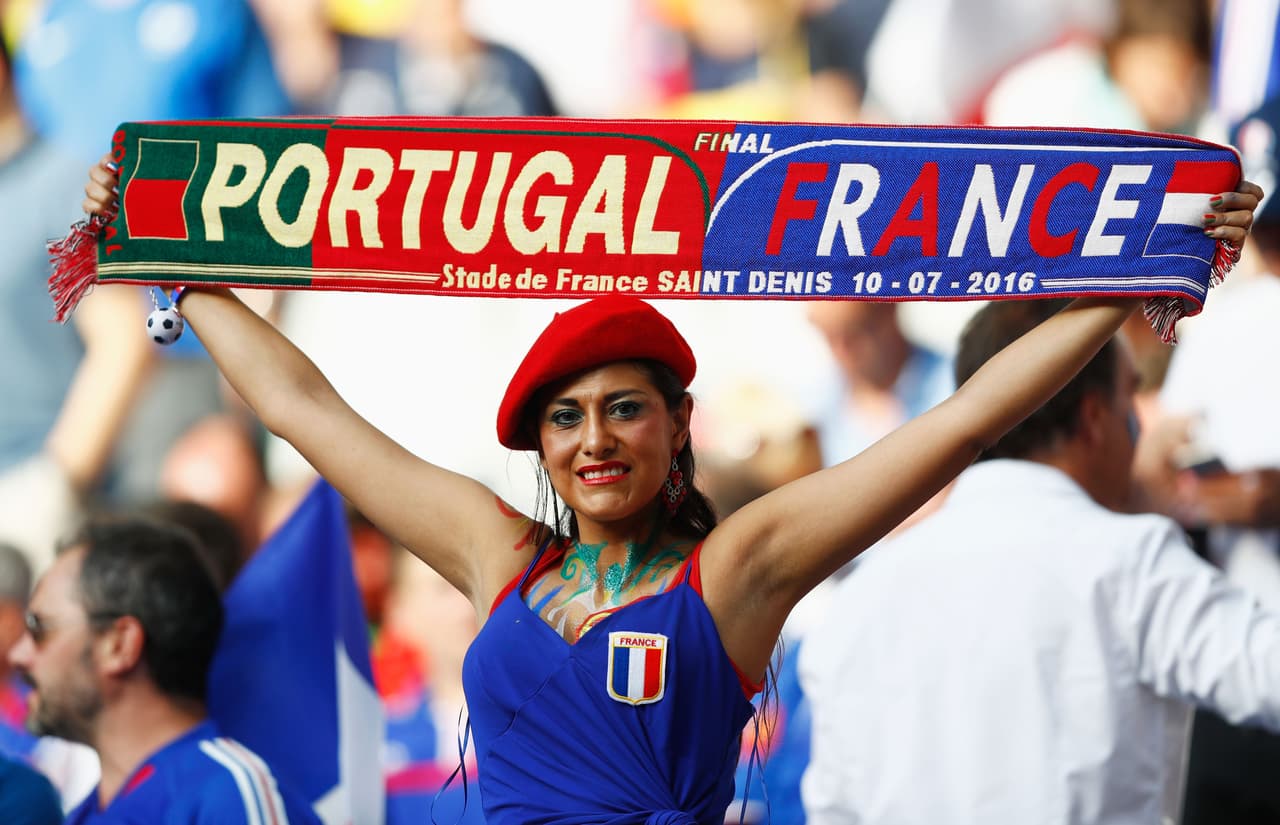 Ellas dieron el toque bello en la final Portugal vs. Francia durante la Eurocopa 2016.