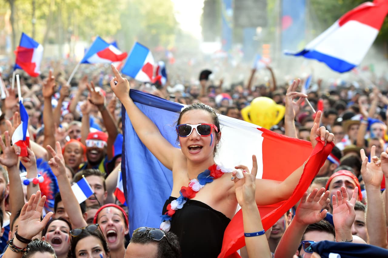 Ellas dieron el toque bello en la final Portugal vs. Francia durante la Eurocopa 2016.
