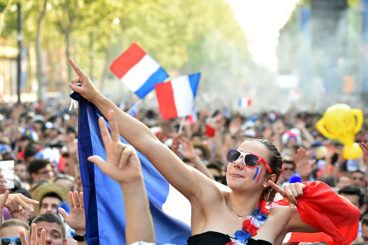 Ellas dieron el toque bello en la final Portugal vs. Francia durante la Eurocopa 2016.