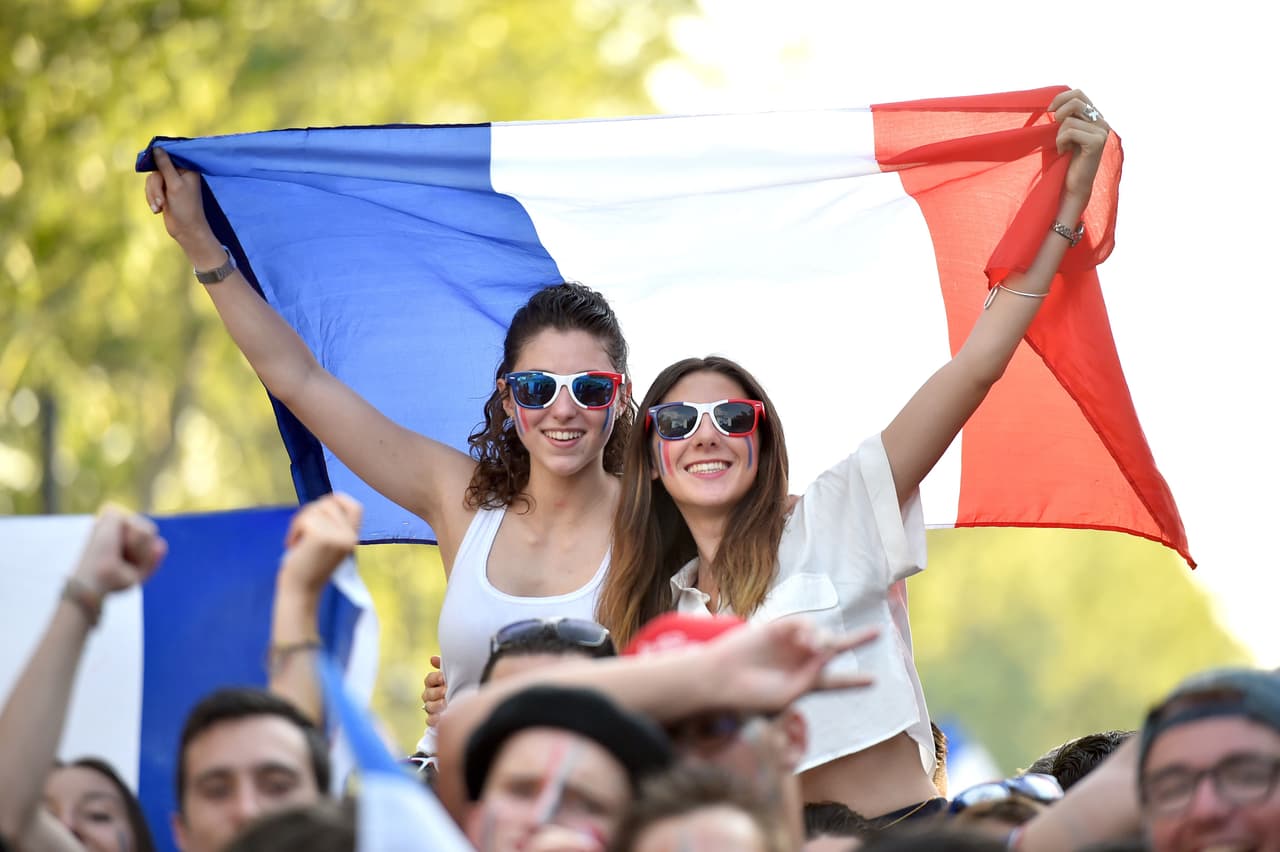 Ellas dieron el toque bello en la final Portugal vs. Francia durante la Eurocopa 2016.