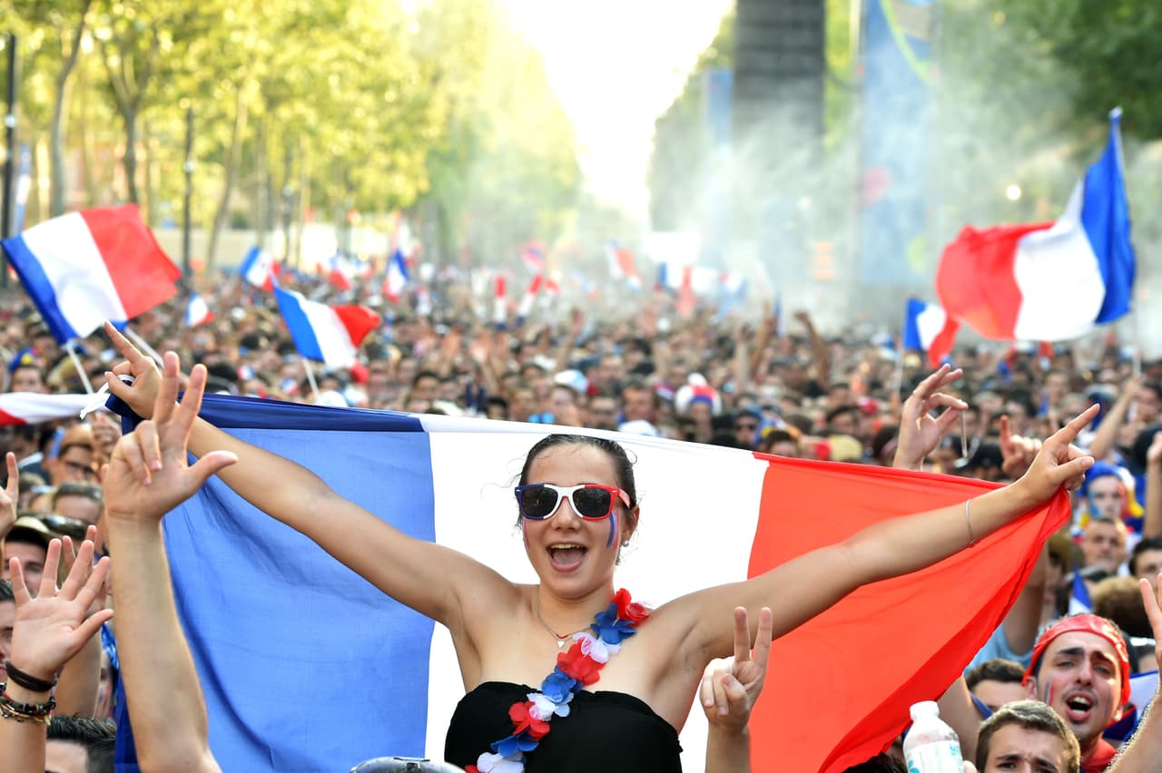 Ellas dieron el toque bello en la final Portugal vs. Francia durante la Eurocopa 2016.