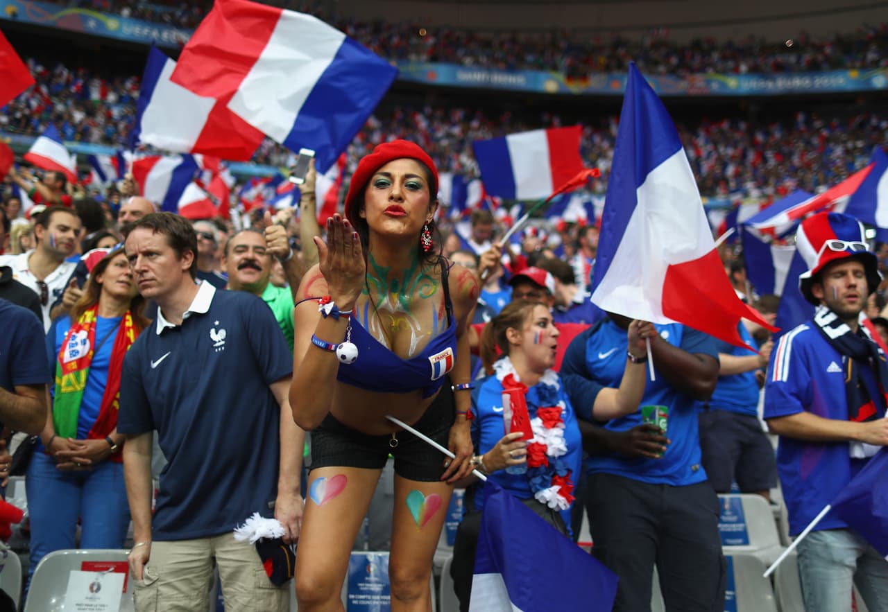 Ellas dieron el toque bello en la final Portugal vs. Francia durante la Eurocopa 2016.