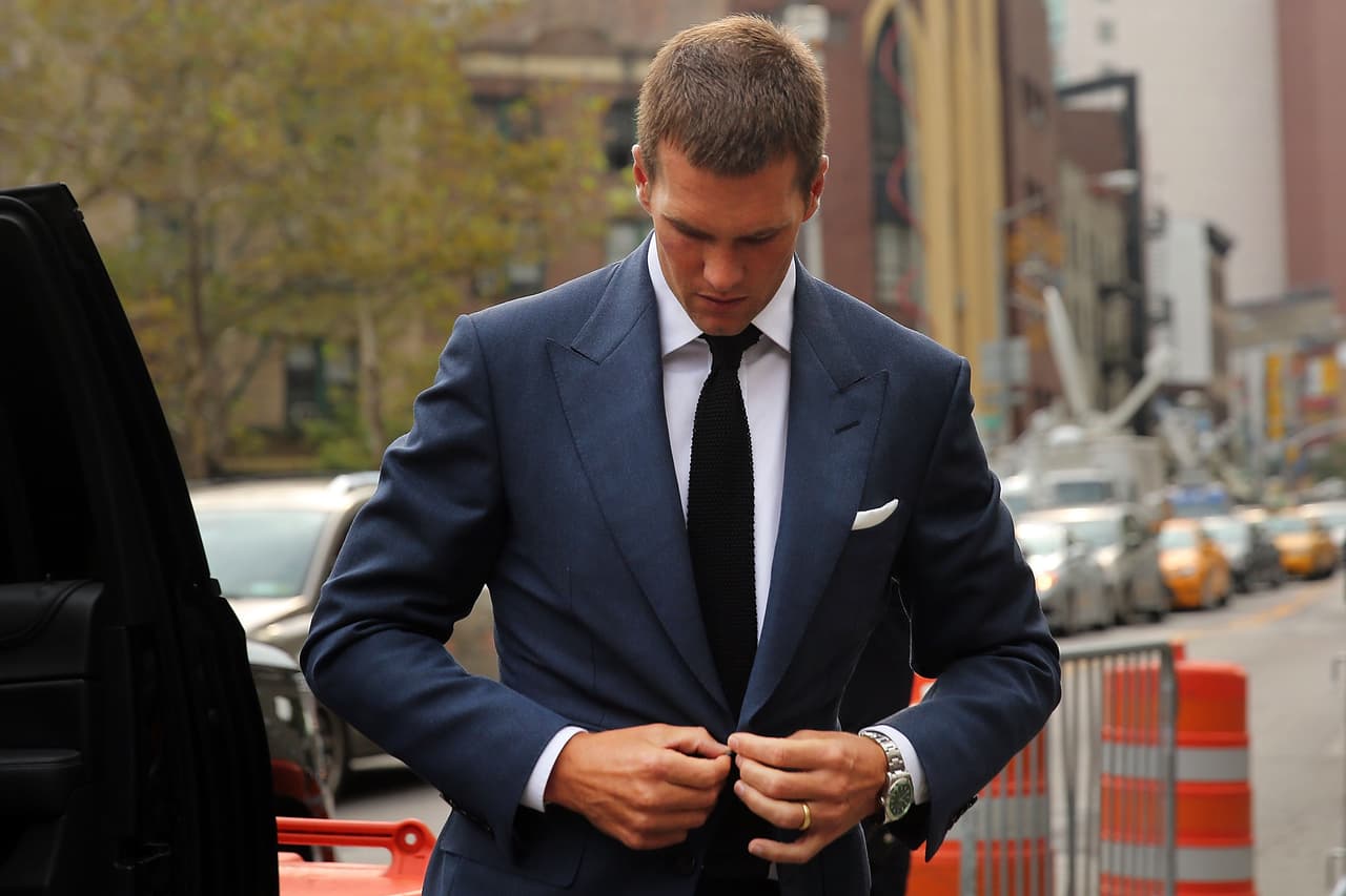 De igual forma, hay apuestas sobre la posible mención del caso 'Deflategate', que generó la sanción de cuatro fechas para Tom Brady. Algunos apuestan en qué cuarto de juego lo mencionarán los periodistas e incluso pagan 8-1 si no lo mencionan.