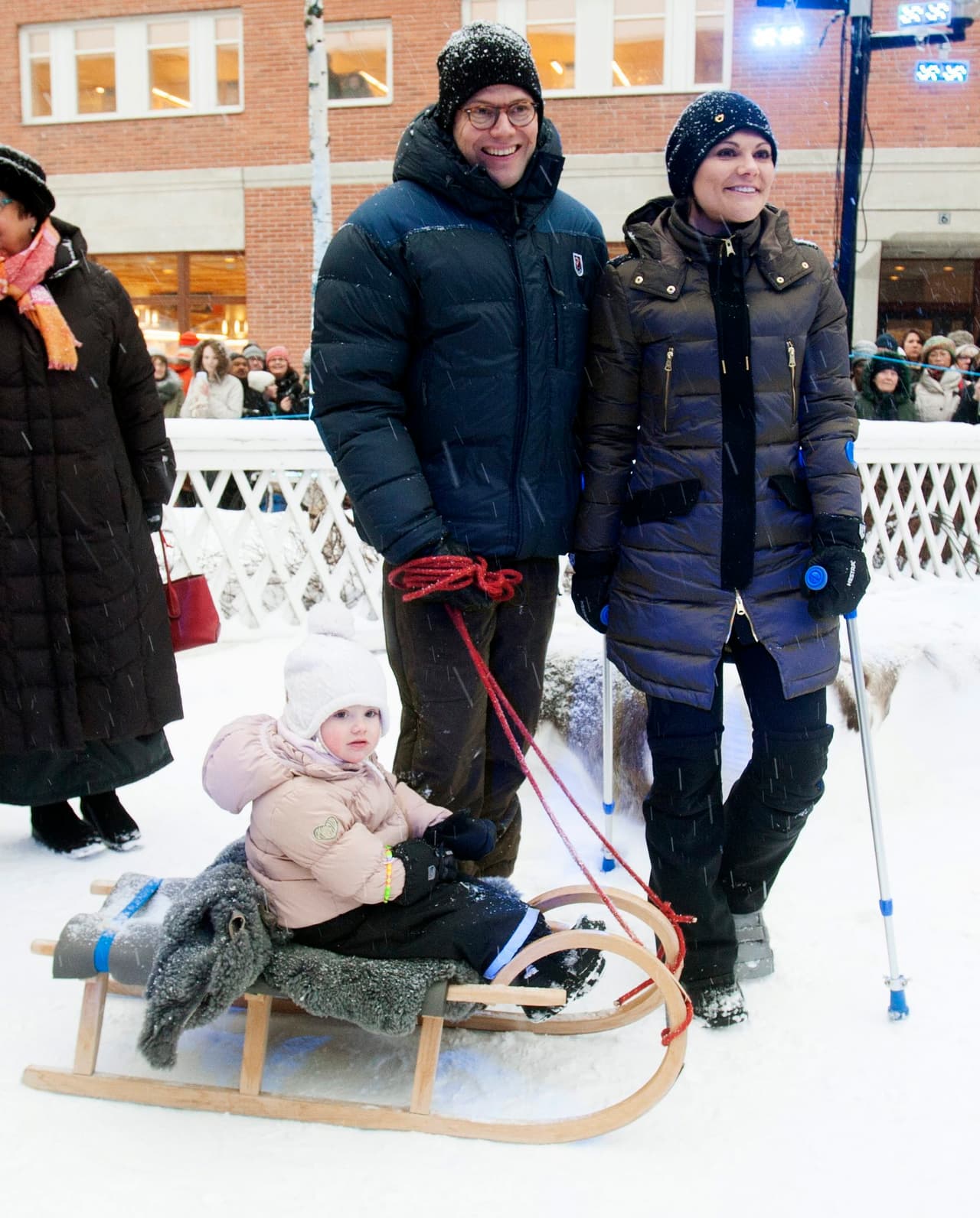 La princesa Victoria trató de ocultar ese pequeño bultito con ropa bastante holgada.