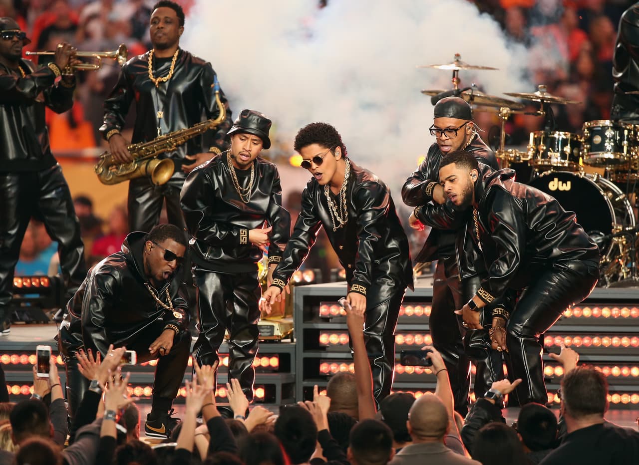 Disfruta de más imágenes del Medio tiempo del Super Bowl 50.