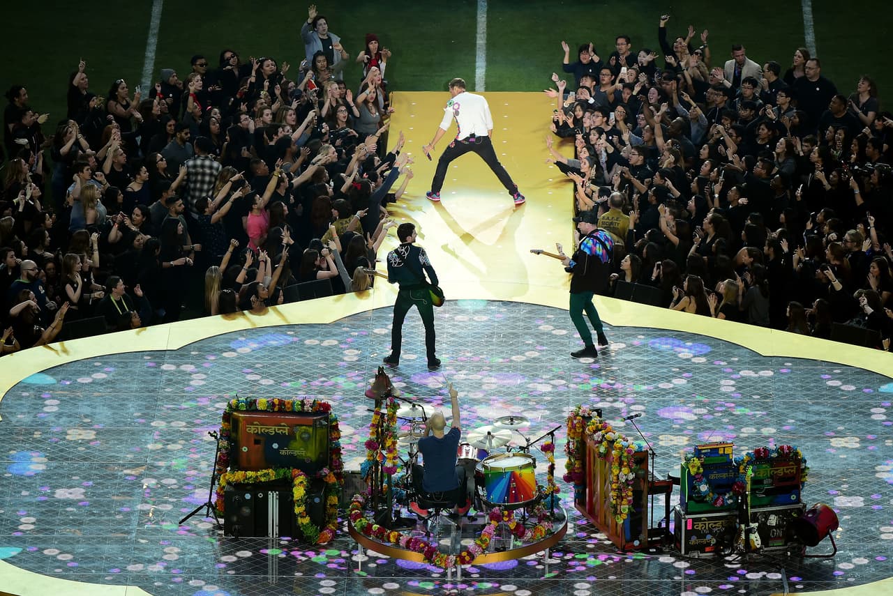 Disfruta de más imágenes del Medio tiempo del Super Bowl 50.