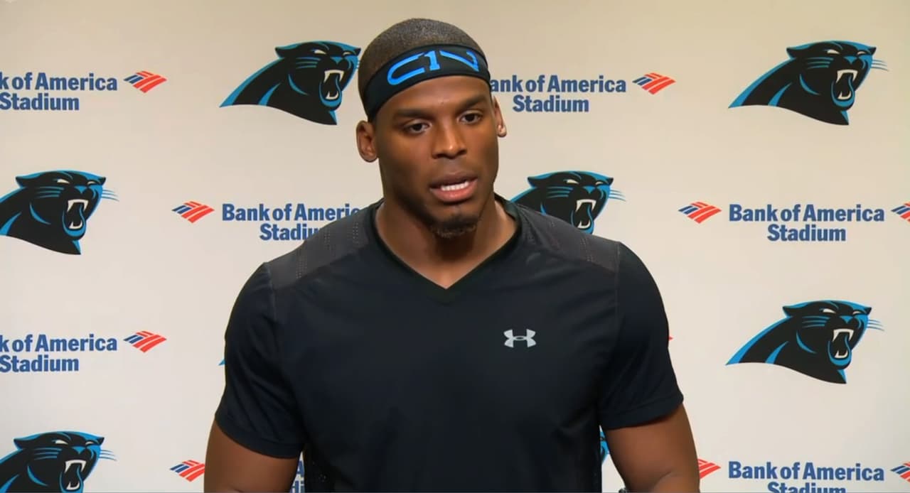 Cam Newton en conferencia de prensa en las instalaciones de Carolina.