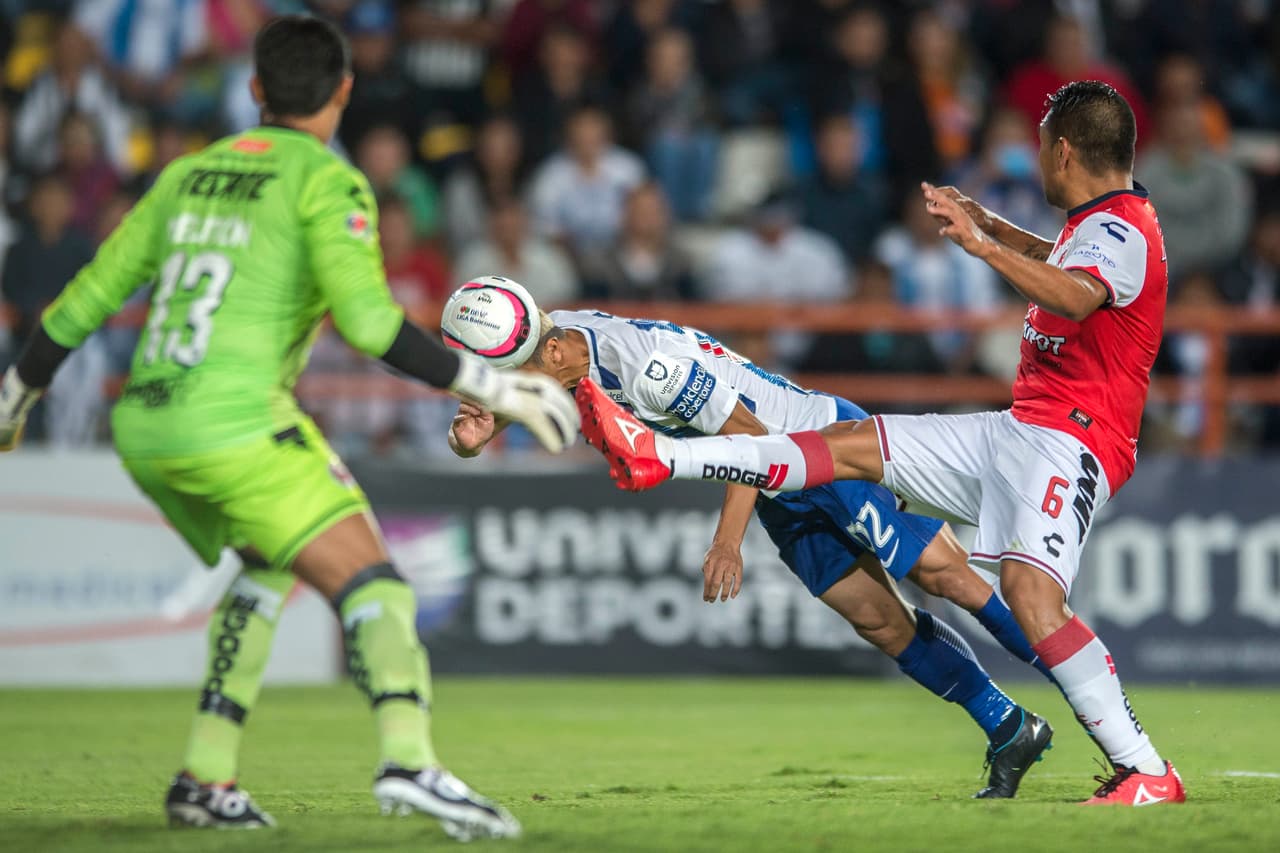 Keisuke Honda debutó al minuto 57 y de inmediato generó la primera de peligro al rematar con la cabeza un balón que estuvo cerca de ser gol.