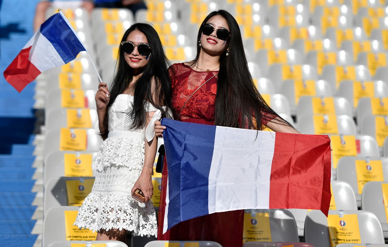 Ellas dieron el toque bello en la final Portugal vs. Francia durante la Eurocopa 2016.