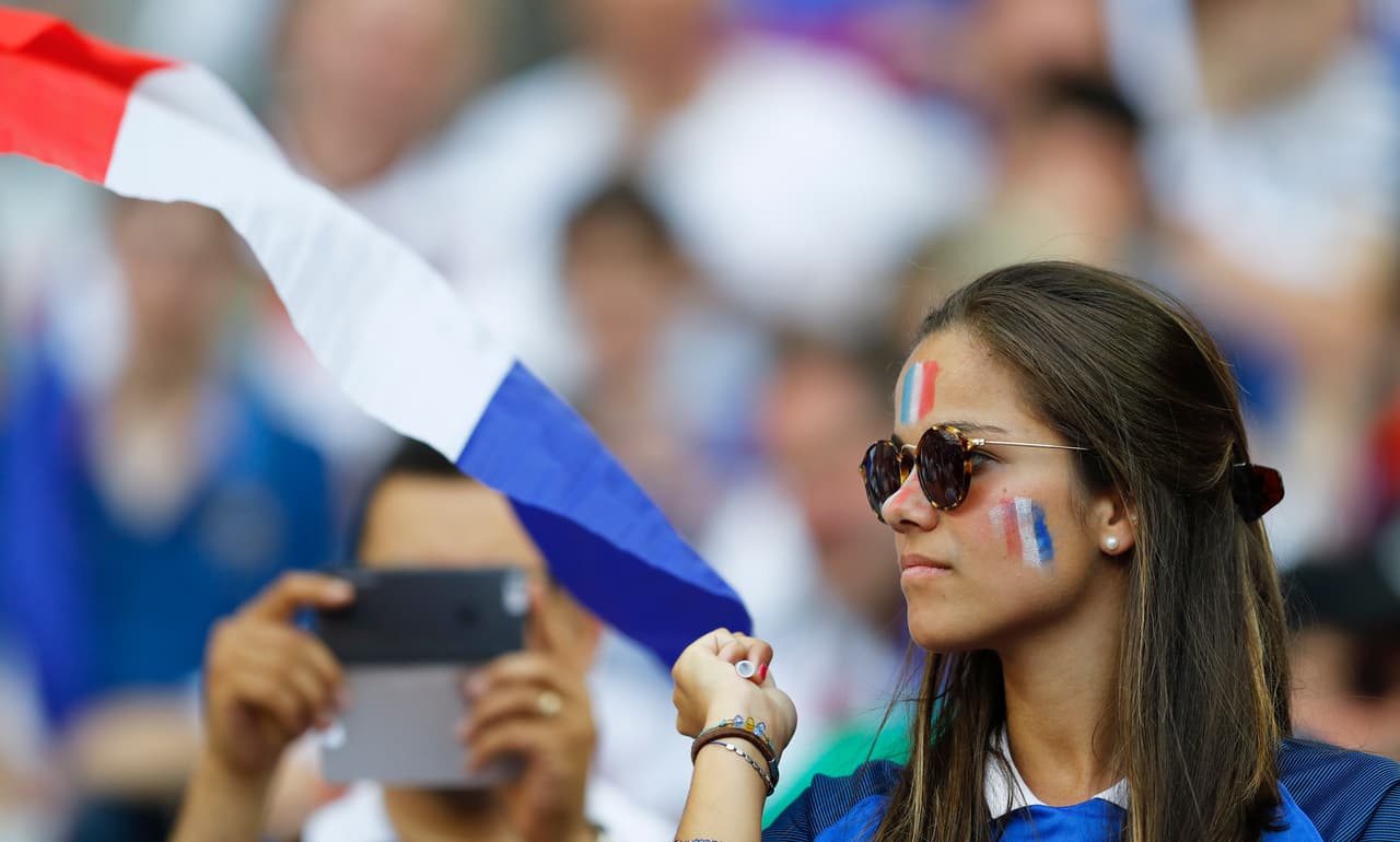 Ellas dieron el toque bello en la final Portugal vs. Francia durante la Eurocopa 2016.