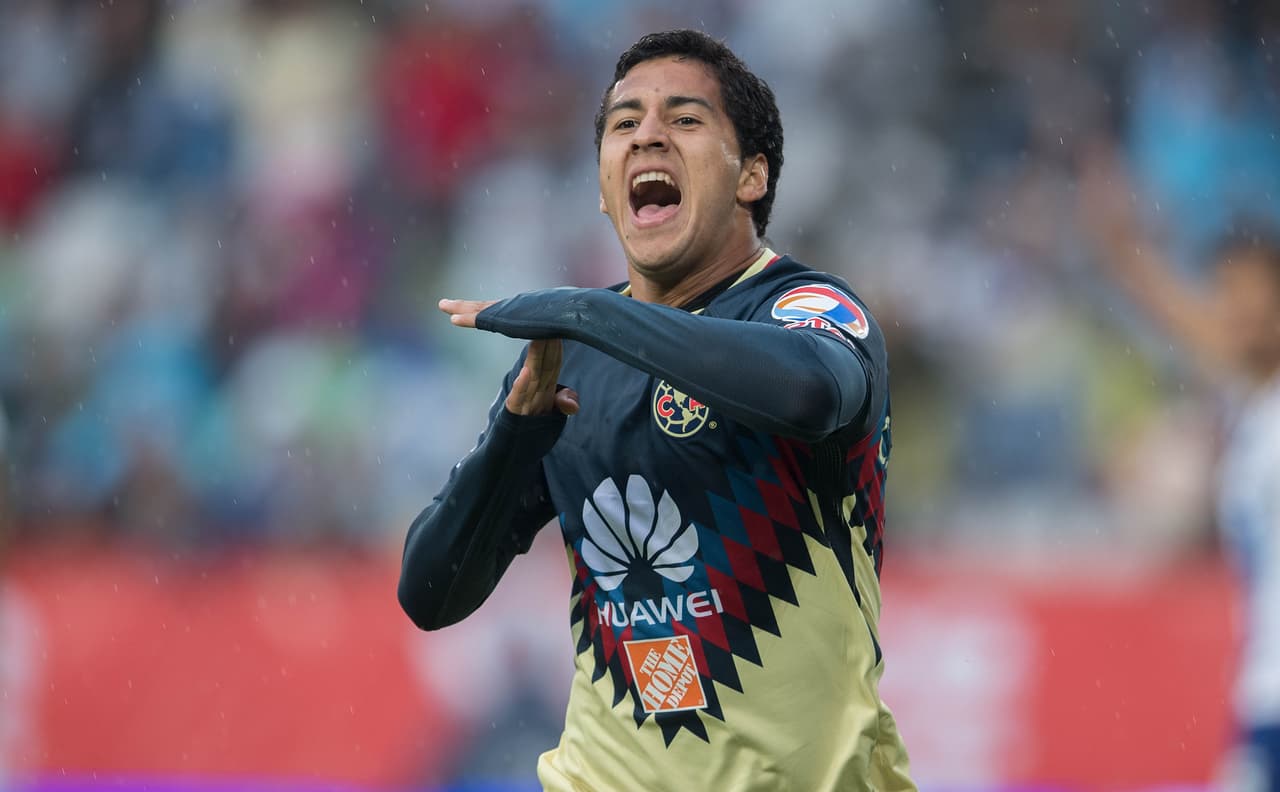 Cecilio Domínguez fue la estrella del encuentro al marcar los dos goles con los que el América venció al Pachuca.