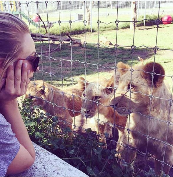 Feliz de la vida viendo a los "cachorritos".