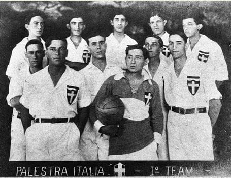 En EE.UU. ya se jugaba el primer campeonato entre clubes, mientras que en Brasil ese año se fundaba el Palestra Italia, un equipo que a la postre se convertiría en el tradicional Palmeiras.