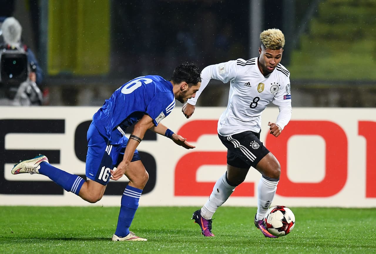 Germany's midfielder Serge Gnabry (R) vies with San Marino's defender Davide Simoncini during the World Cup 2018 qualifying soccer match San Marino vs Germany at the San Marino stadium in Serravalle on November 11, 2016. / AFP / VINCENZO PINTO (Photo credit should read VINCENZO PINTO/AFP/Getty Images)