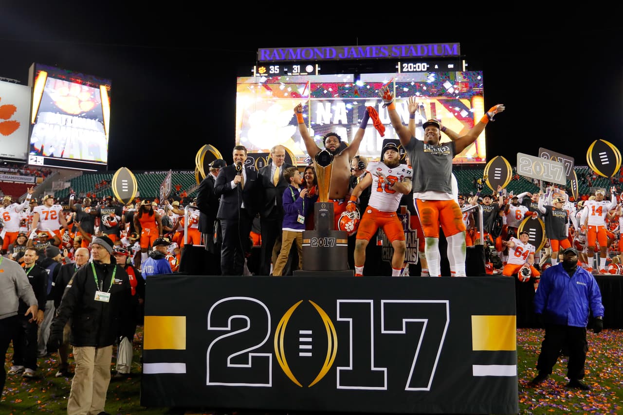 Los Clemson Tigers se coronaron campeones nacionales al derrotar 35-31 a Alabama en un auténtico juegazo.
