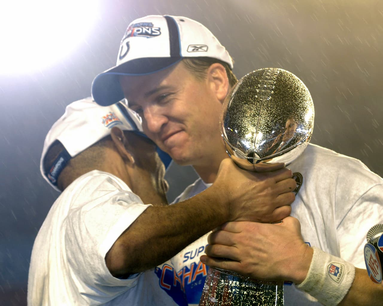 Con un brillante Peyton Manning, Indianapolis Colts ganaron 29-17 contra Chicago Bears para ganar el Super Bowl el 4 de febrero de 2007 en Miami.