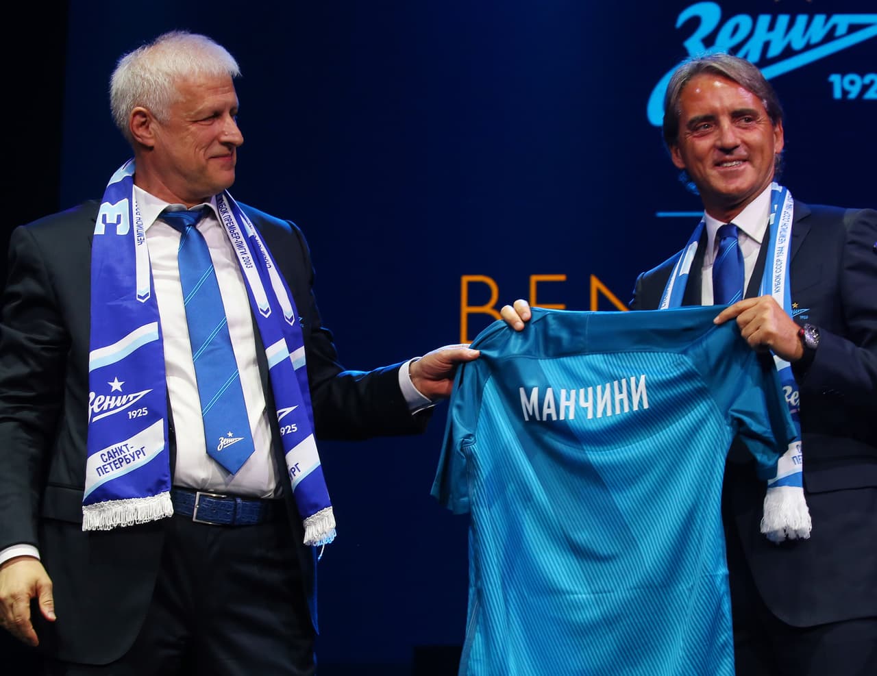 Así que el Zenit decidió volver a la vieja fórmula: ficharon a un estratega de experiencia comprobada como el italiano Roberto Mancini. Y Mancini aprobó la compra de talento argentino.