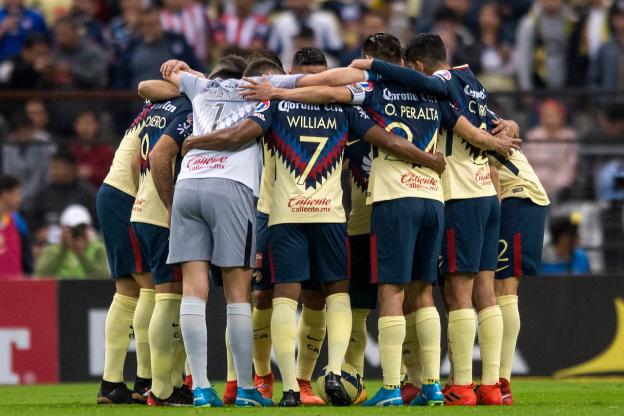 Lo mismo en el Estadio Azul que en el Azteca, en la ida y en la vuelta. En la casa de las Águilas, el duelo avanzó a trompicones casi toda la primera mitad.