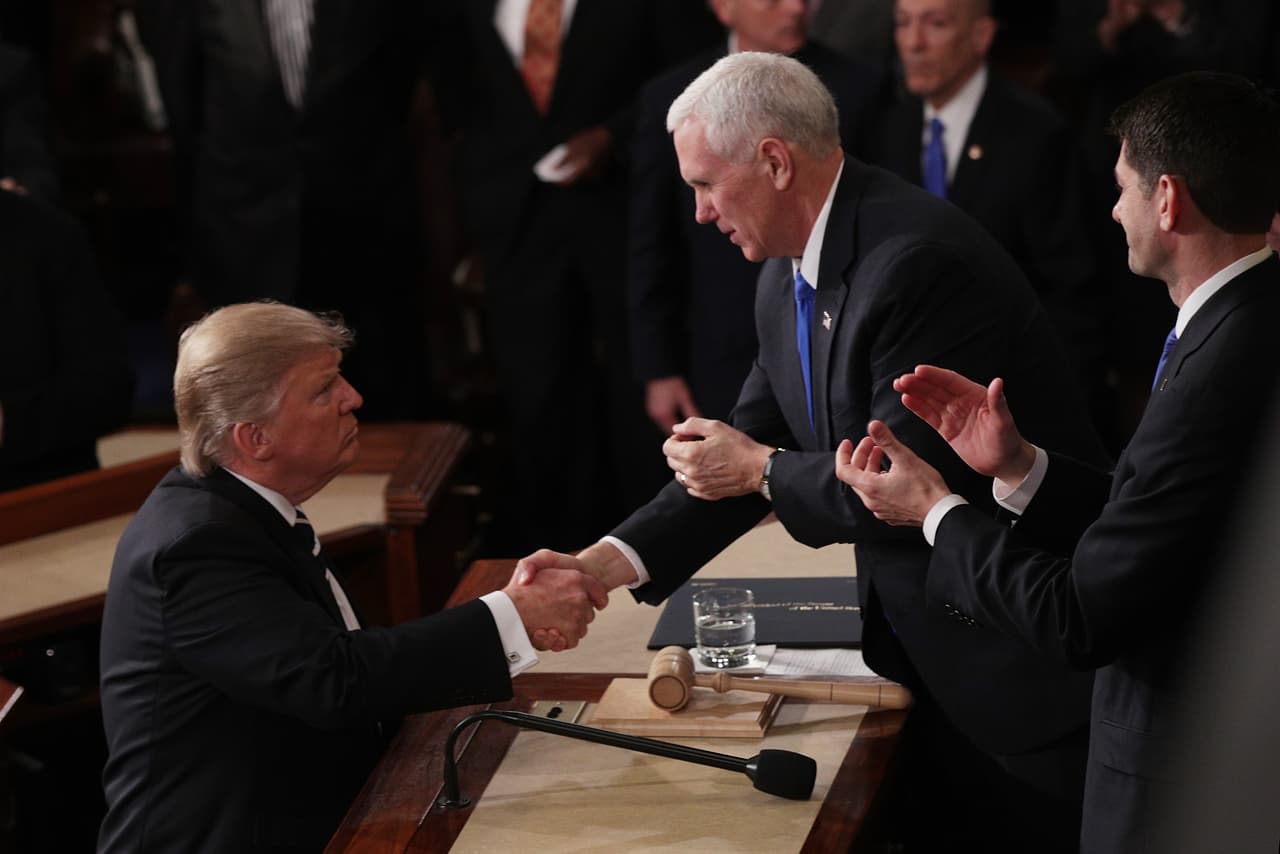Así se despidió el presidente de su compañero Mike Pence.