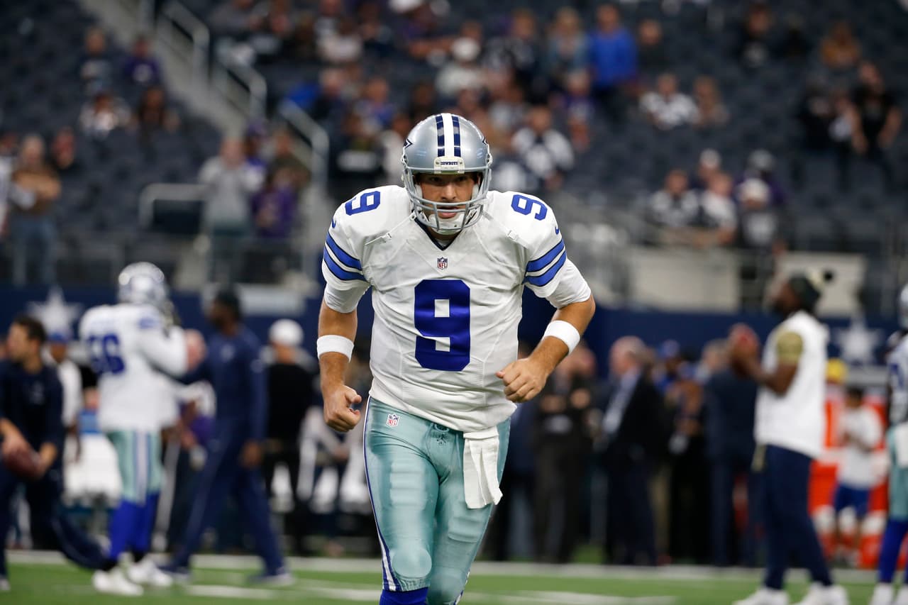 Dallas Cowboys' Tony Romo (9) runs off the field after warm ups before an NFL football game against the Baltimore Ravens on Sunday, Nov. 20, 2016, in Arlington, Texas. (AP Photo/Michael Ainsworth)