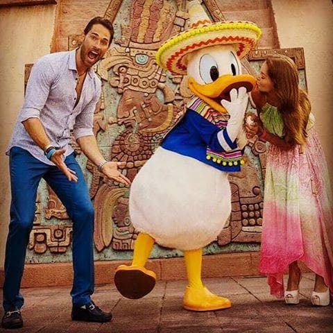 Y momentos muy incómodos, como cuando
<b><a href="http://www.univision.com/temas/angelique-boyer">Angelique</a></b> besó al Pato Donald frente a los ojos de su novio.