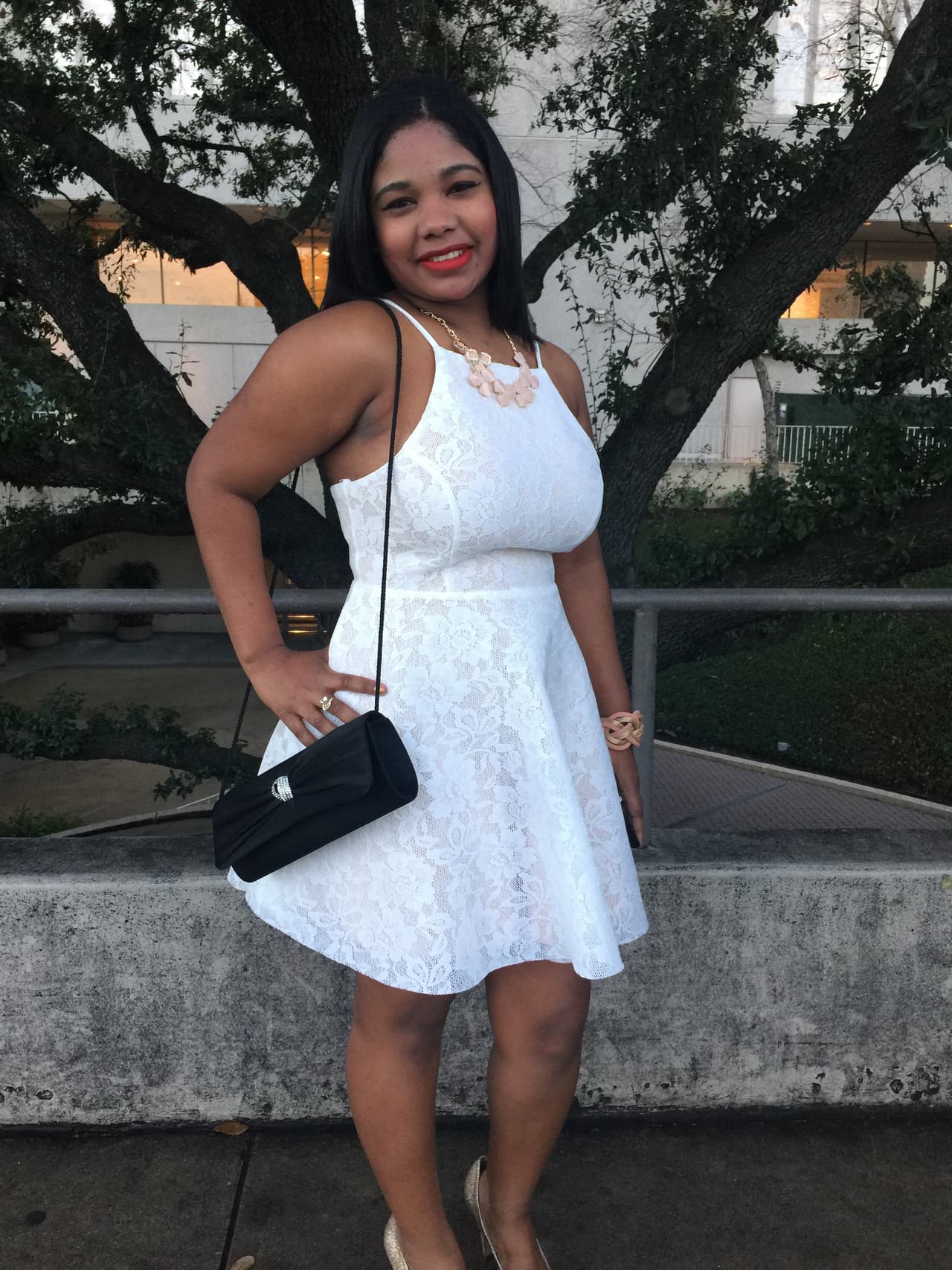 Cantando y con toda la energía se hicieron sentir los jóvenes texanos que madrugaron en busca de la oportunidad de sus vidas. Cada uno tuvo la misión de convencernos con su talento, personalidad y estilo único, muchos audicionaron pero sólo los mejores subirán al escenario.