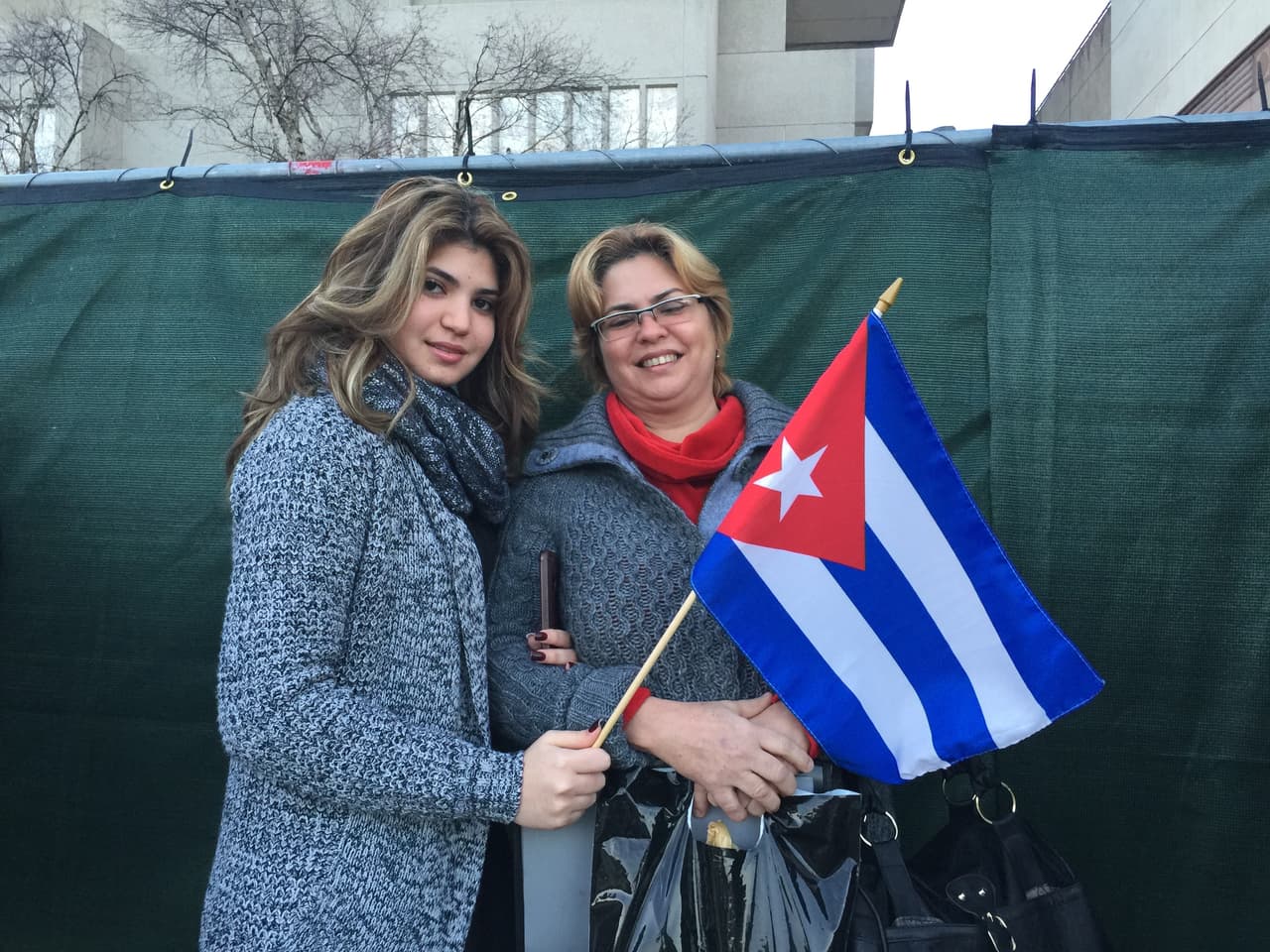 Cantando y con toda la energía se hicieron sentir los jóvenes texanos que madrugaron en busca de la oportunidad de sus vidas. Cada uno tuvo la misión de convencernos con su talento, personalidad y estilo único, muchos audicionaron pero sólo los mejores subirán al escenario.