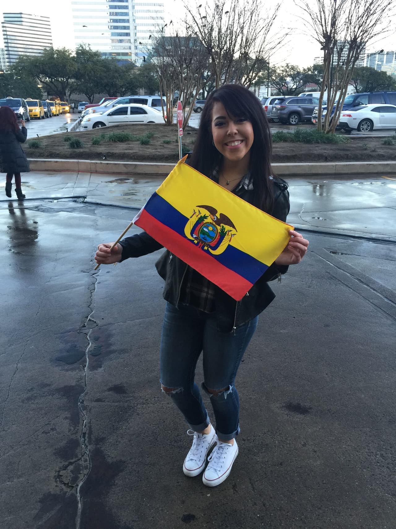 Cantando y con toda la energía se hicieron sentir los jóvenes texanos que madrugaron en busca de la oportunidad de sus vidas. Cada uno tuvo la misión de convencernos con su talento, personalidad y estilo único, muchos audicionaron pero sólo los mejores subirán al escenario.