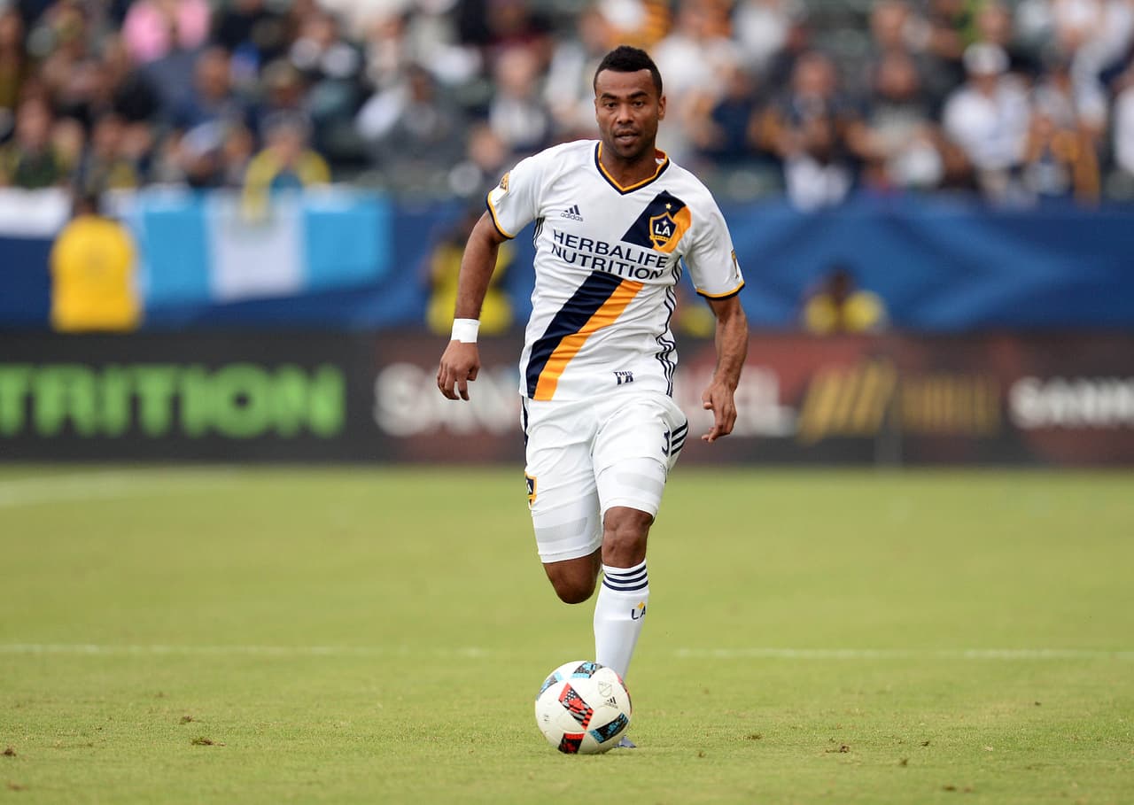 Ashley Cole le pidió disculpas a Steven Gerrard por fallar uno de los penales del LA Galaxy ante Colorado