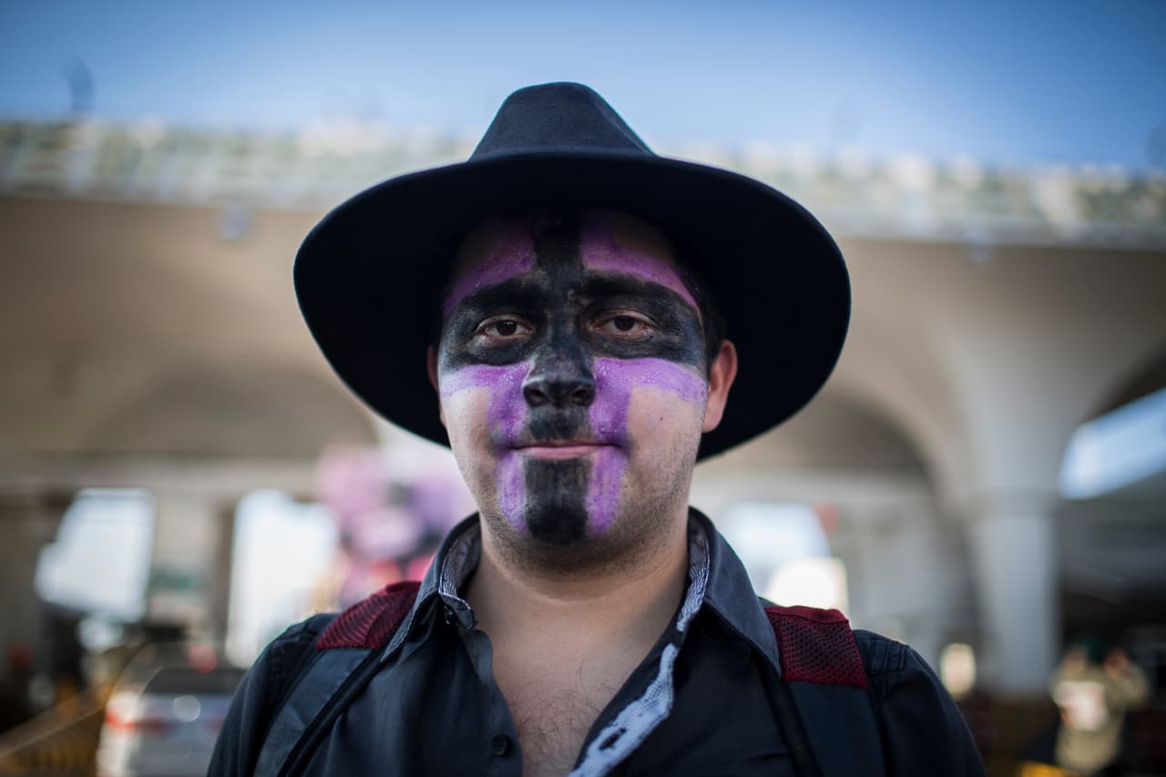 Gio Acosta salió a manifestar por las víctimas más invisibles. "También hay muchos casos de mujeres trangénero que han desaparecido. Ya en Juárez se habla del transfeminicidio," agrega.