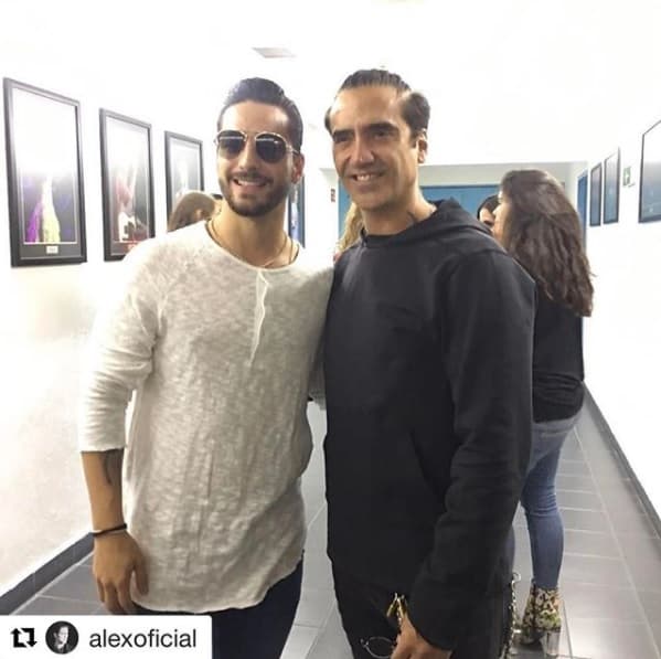 Maluma es de los cantantes que puede presumir que entre sus seguidores se encuentran varios famosos, Aquí aparece con Alejandro Fernández, en el Auditorio Nacional de la ciudad de México.