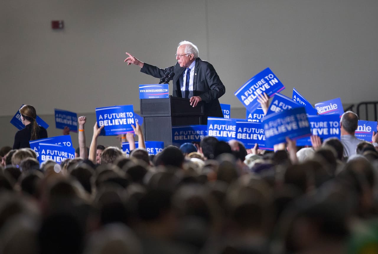 Bernie Sanders frente a sus seguidores, 26 de marzo, 2016, en Madison, Wisconsin.