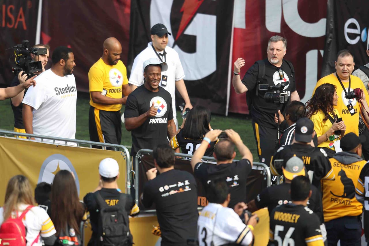 Jóvenes y niños acudieron a las clínicas impartidas por leyendas de los Steelers en México. Checa las mejores tomas.