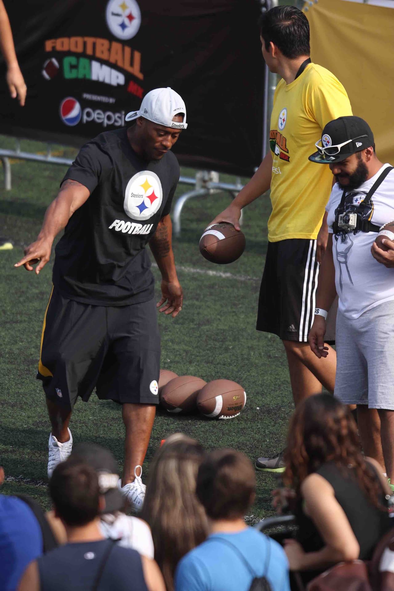 Jóvenes y niños acudieron a las clínicas impartidas por leyendas de los Steelers en México. Checa las mejores tomas.