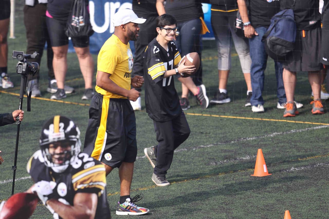 Jóvenes y niños acudieron a las clínicas impartidas por leyendas de los Steelers en México. Checa las mejores tomas.