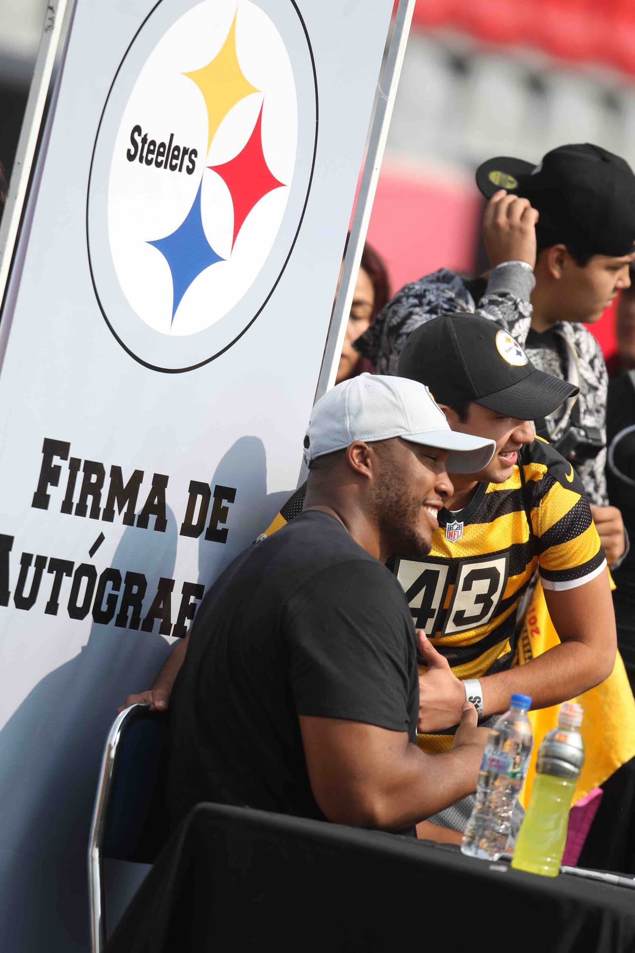 Jóvenes y niños acudieron a las clínicas impartidas por leyendas de los Steelers en México. Checa las mejores tomas.